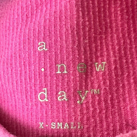 A new day xsmall kids pink gnome top - Picture 2 of 3